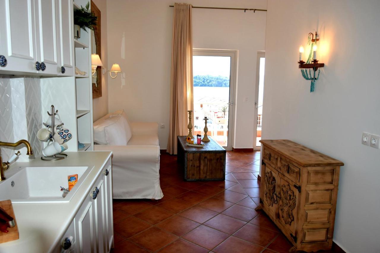 Perigiali Suite Nidhrion Exteriör bild
