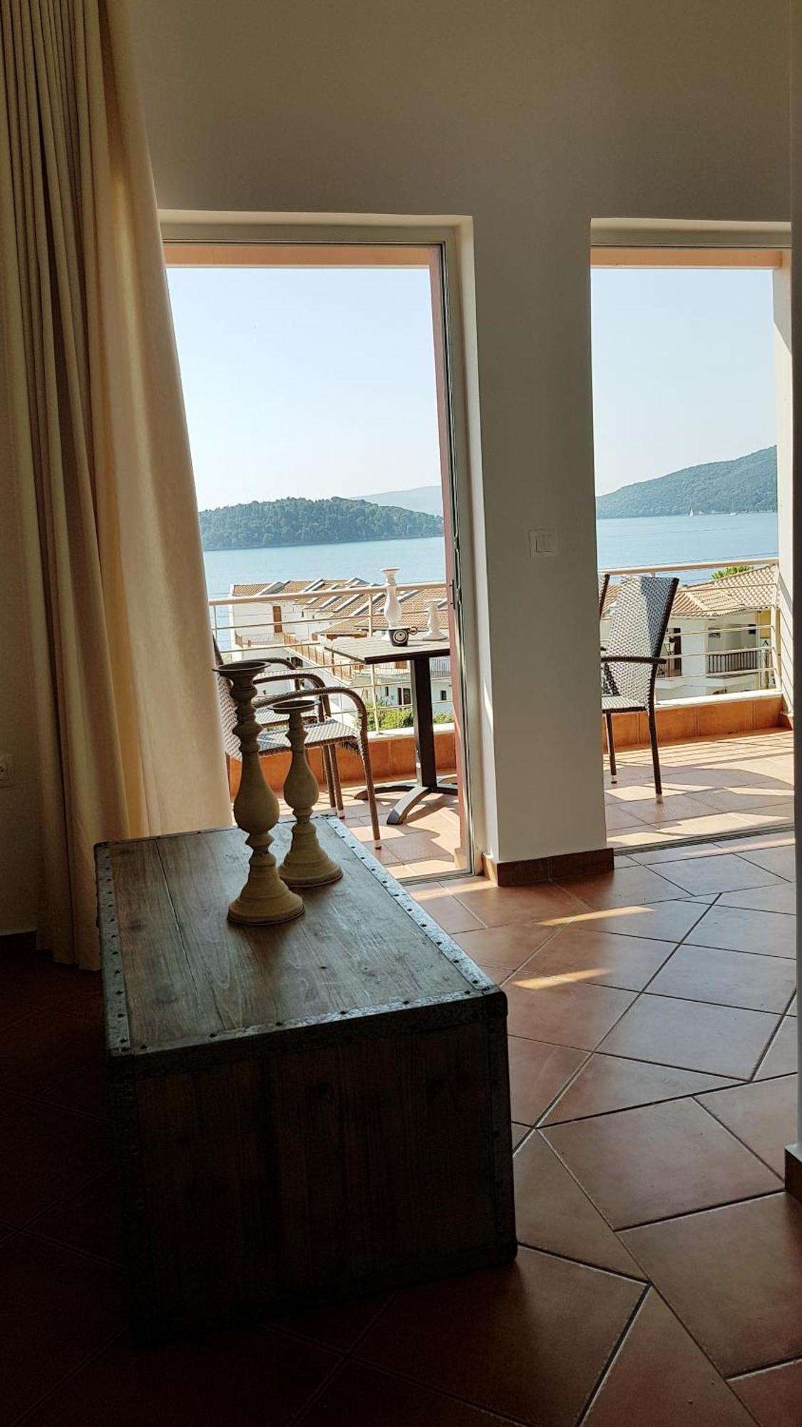 Perigiali Suite Nidhrion Exteriör bild